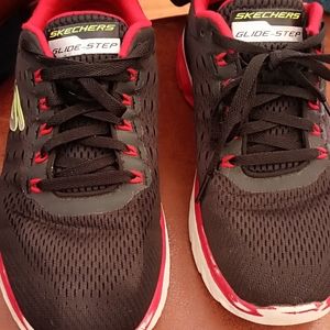 Sketchers glide-step